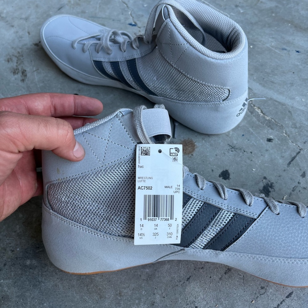 Boxing shoes